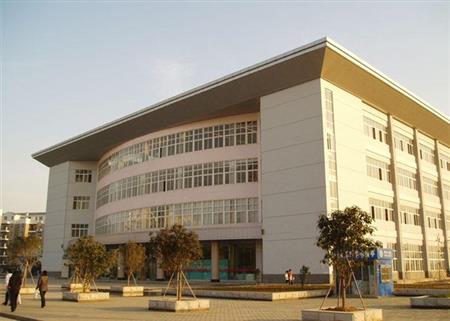 武汉工业职业技术学院校园图片