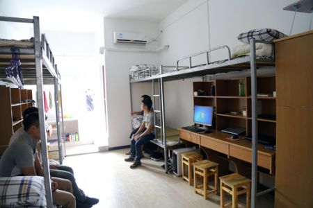 重庆工业职业技术学院宿舍图片_寝室图片9